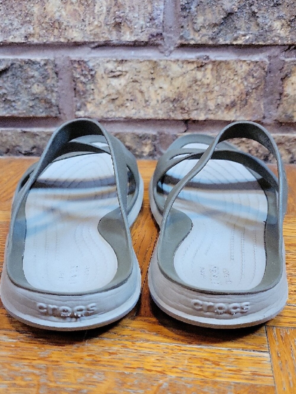 CROCS Women's Olive Gray Strappy Slide Sandals Size 6 - Picture 5 of 7